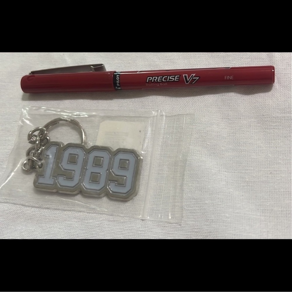 Official Merch Keychain 1989 Taylor Swift Original Collection Taylor’s Version - Picture 4 of 4